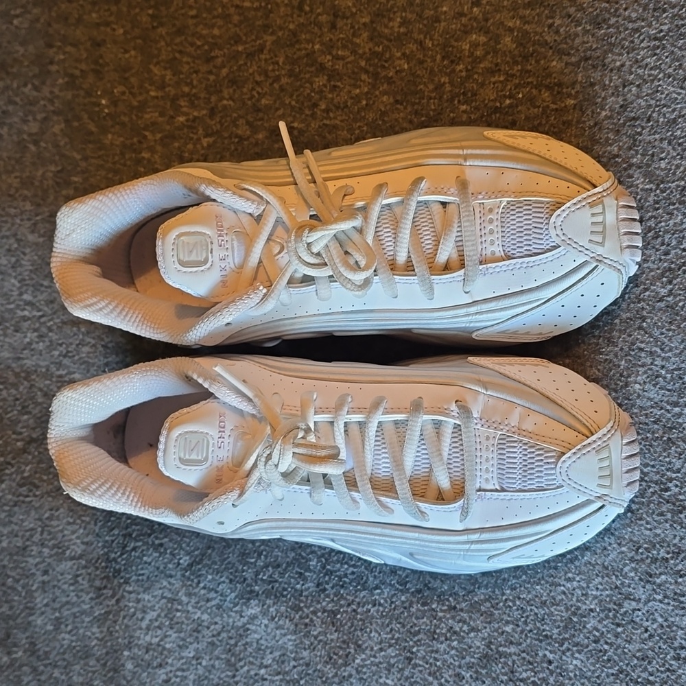Nike Shox R4